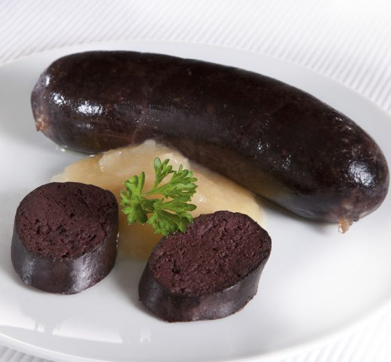 Gebakken bloedworst met aardappels en rode kool